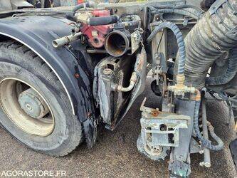 2012-mercedes-benz-1844-1383379-43704386