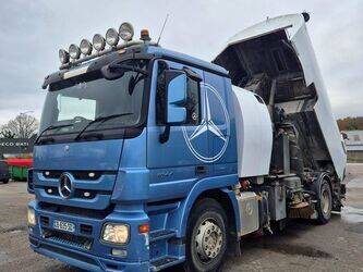 2012-mercedes-benz-1844-1383379-43704388
