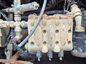 2012-mercedes-benz-1844-1383379-43704390