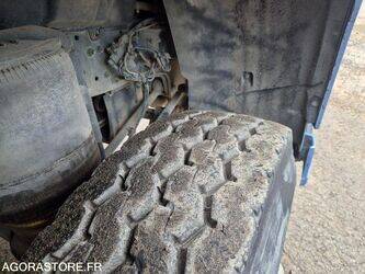 2012-mercedes-benz-1844-1383379-43704391