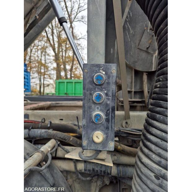 2012 Mercedes-Benz 1844-43704394