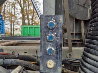 2012-mercedes-benz-1844-1383379-43704394