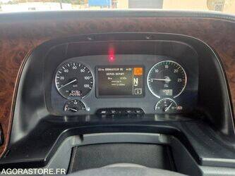 2012-mercedes-benz-1844-1383379-43704396