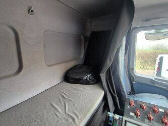 2012-mercedes-benz-1844-1383379-43704399