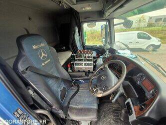 2012-mercedes-benz-1844-1383379-43704400