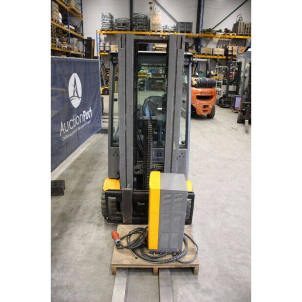 2017 Jungheinrich EFG220-43706485