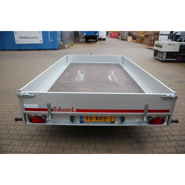 2025 إدوارد P4-43706808