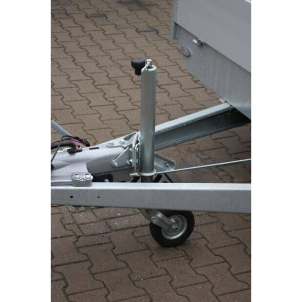 2025 إدوارد P4-43706819