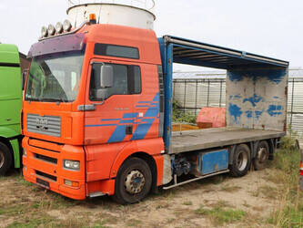 صورة ل شاحنات مسطحة مان TGA 26.430