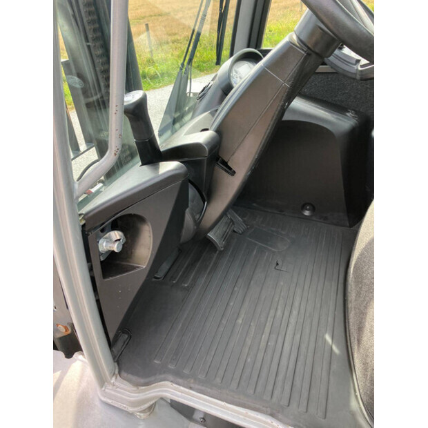 2019 Still RX70-40-43707389