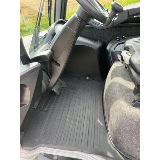 2019 Still RX70-40-43707390