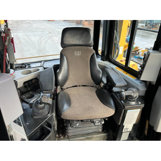 2018 Caterpillar D6T LGP-43712483