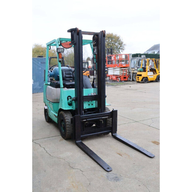 1992 ميتسوبيشي FG15-43715638