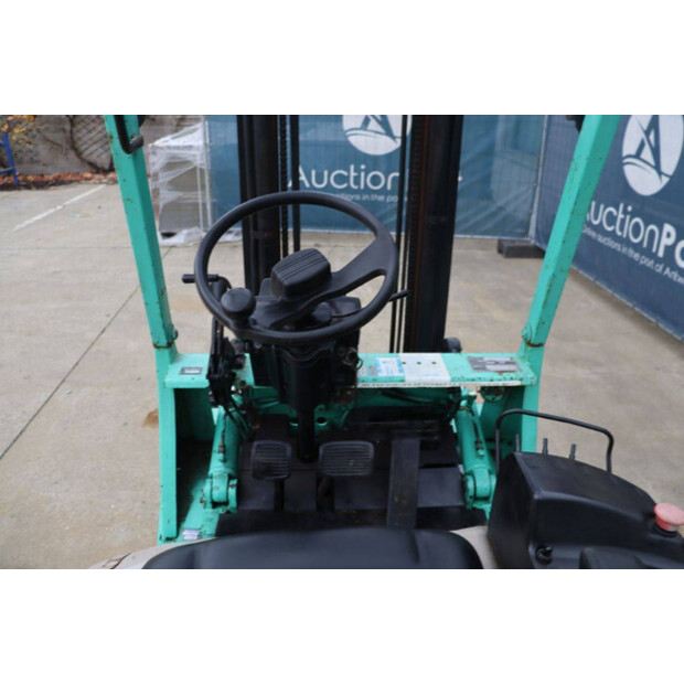 1992 ميتسوبيشي FG15-43715651