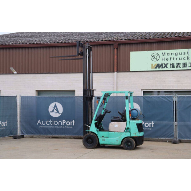 1992 ميتسوبيشي FG15-43715672