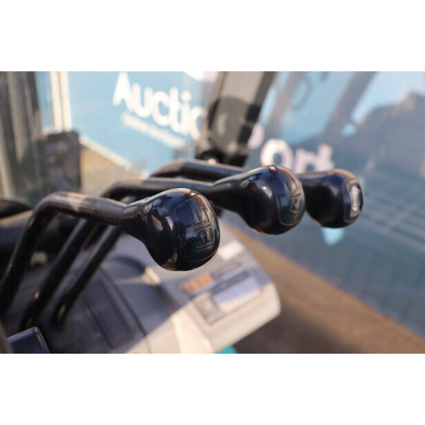 2005 ميتسوبيشي FGE25T-43715784