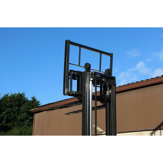 2005 ميتسوبيشي FGE25T-43715792