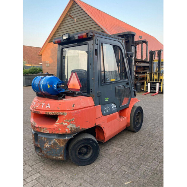 2009 تويوتا 02-7FGF-35-43716868