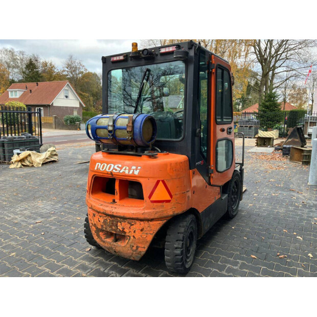 2015 دووسان G25E-5-43717130