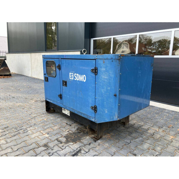 2010 اس دي ام او J44K-43717171