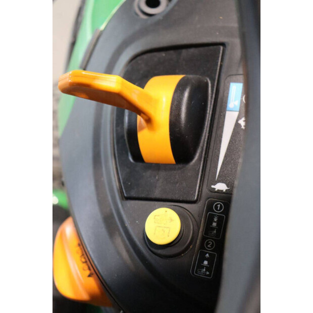 2018 JOHN DEERE X166R-43718441