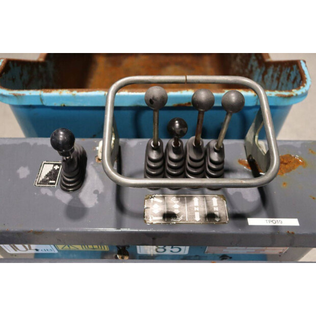 2006 ميسرسي TCH-05-43718948