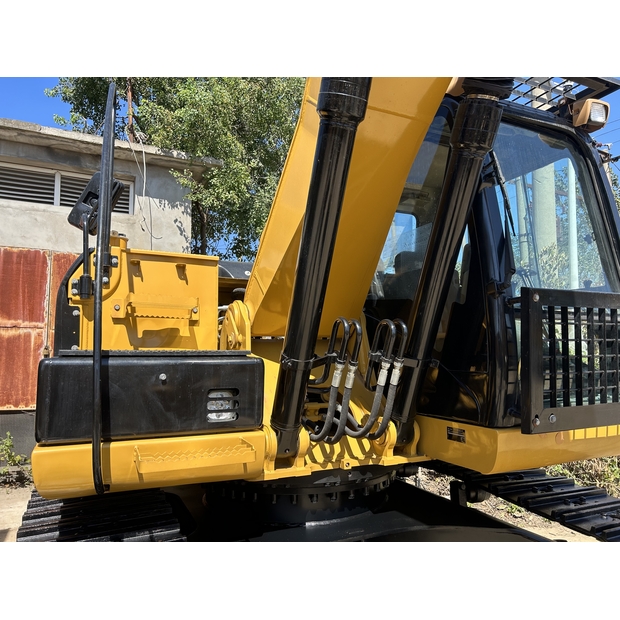 2024 كاتربيلر 320D2L-43733482