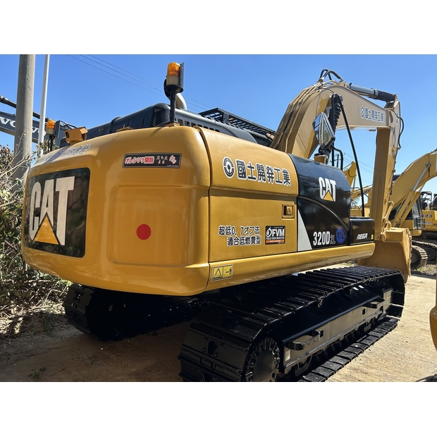 2024 كاتربيلر 320D2L-43733483