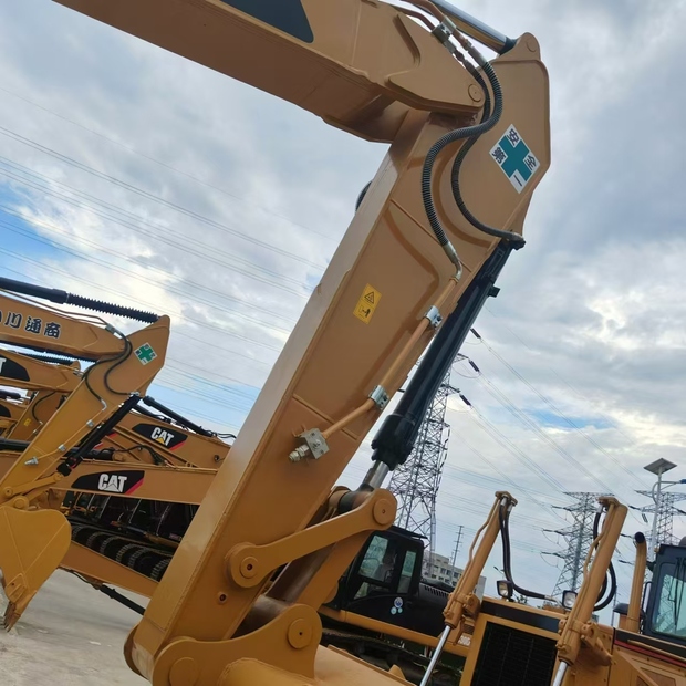 2022 كاتربيلر 323D-43733503