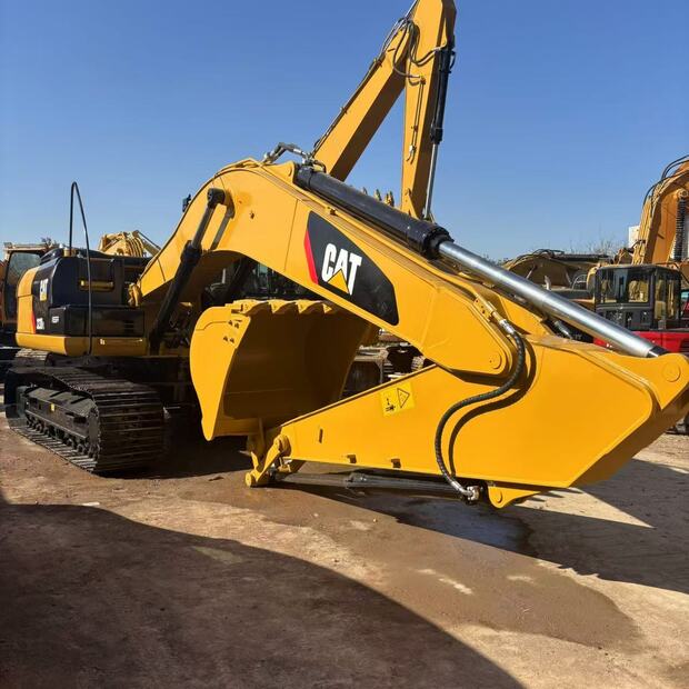 2024 Caterpillar 323D2-43733508