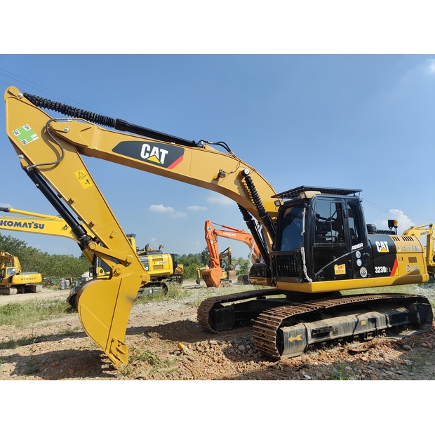 2023 كاتربيلر 323D2L-43733520