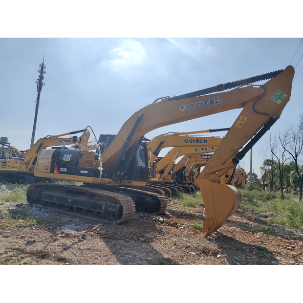 2023 كاتربيلر 323D2L-43733522