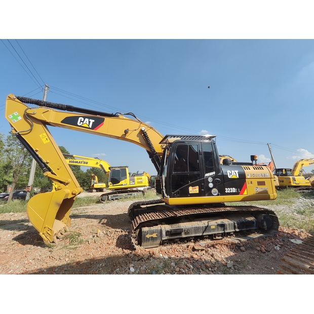 2023 كاتربيلر 323D2L-43733523