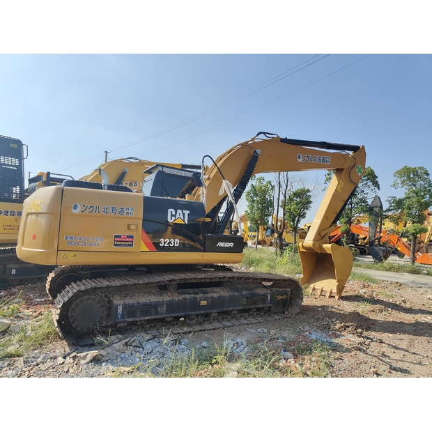 2023 كاتربيلر 323D2L-43733524