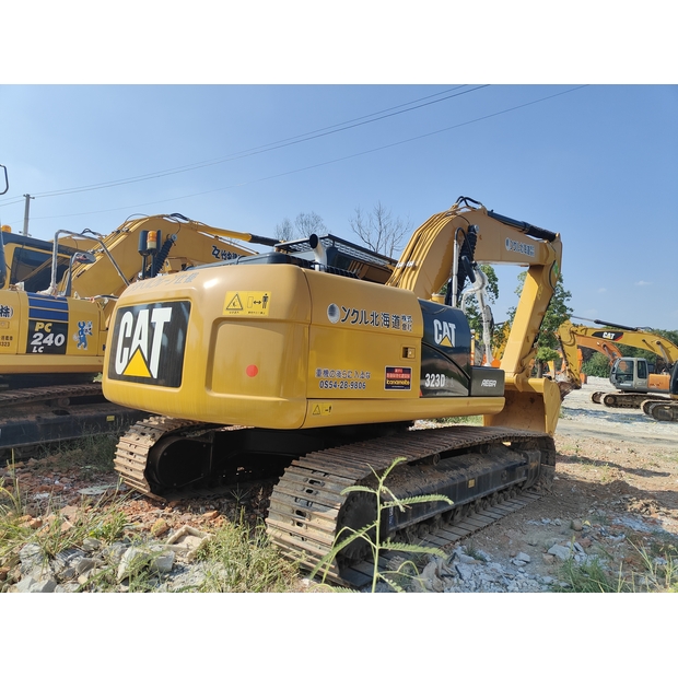 2023 كاتربيلر 323D2L-43733525