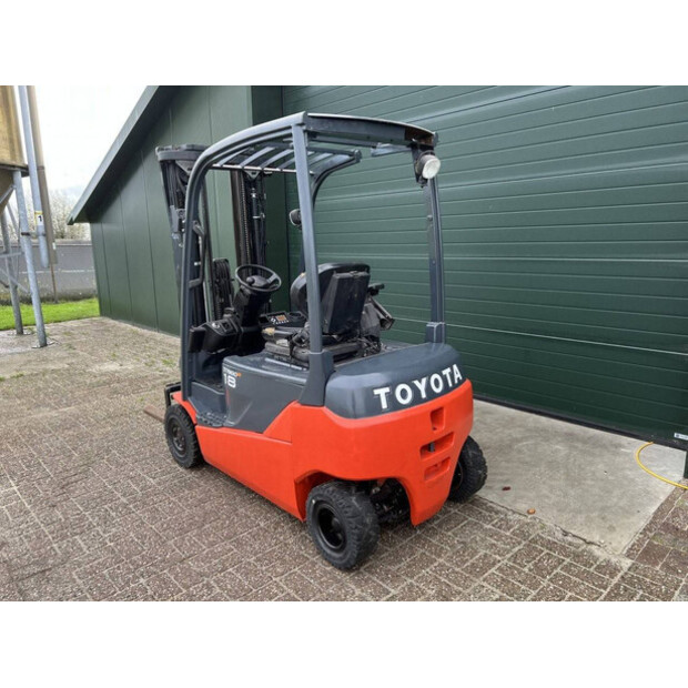 2017 Toyota 8FBM28T-43757202