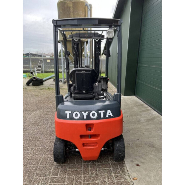 2017 Toyota 8FBM28T-43757203