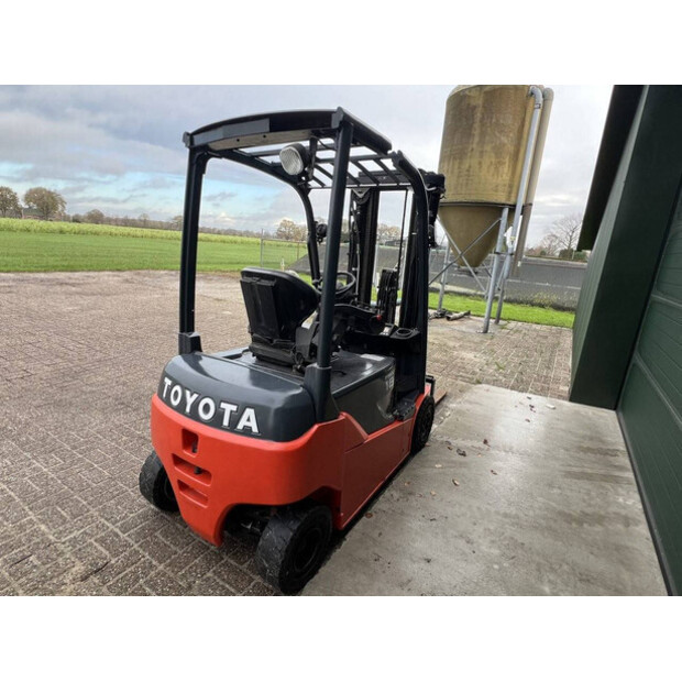 2017 Toyota 8FBM28T-43757204