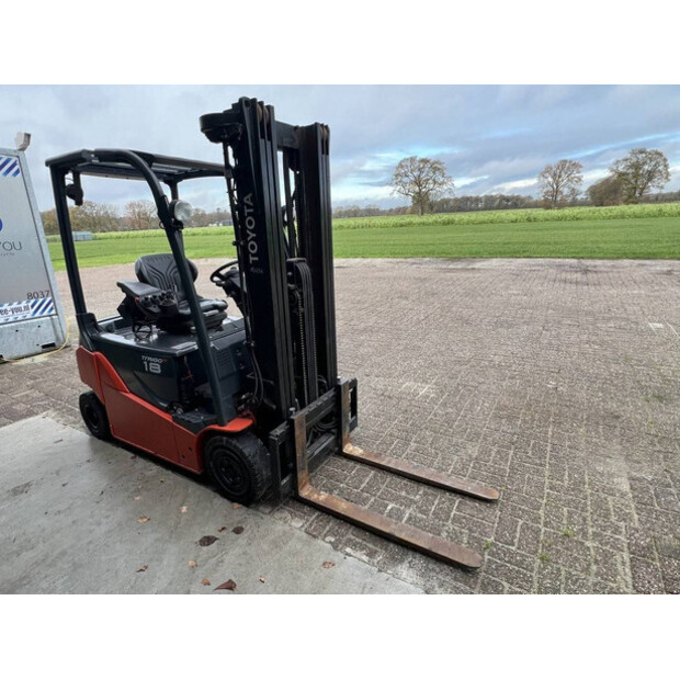 2017 Toyota 8FBM28T-43757206