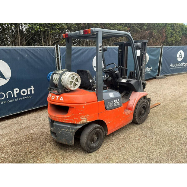 2001 Toyota 42-7FGF25-43757451