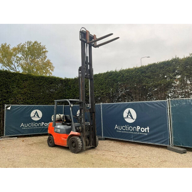 2001 Toyota 42-7FGF25-43757463