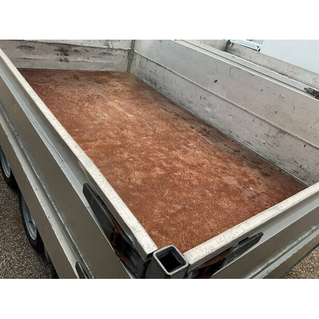 2011 Henra PL2-43757702