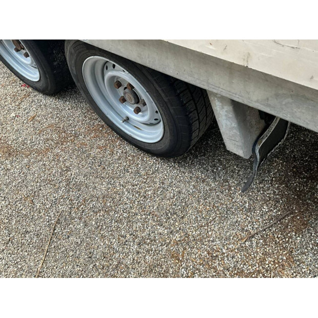 2011 Henra PL2-43757703