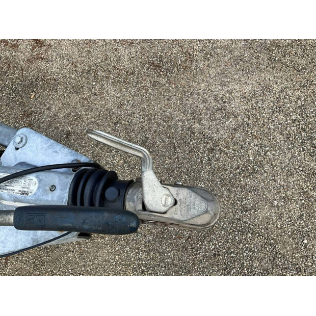 2011 Henra PL2-43757710