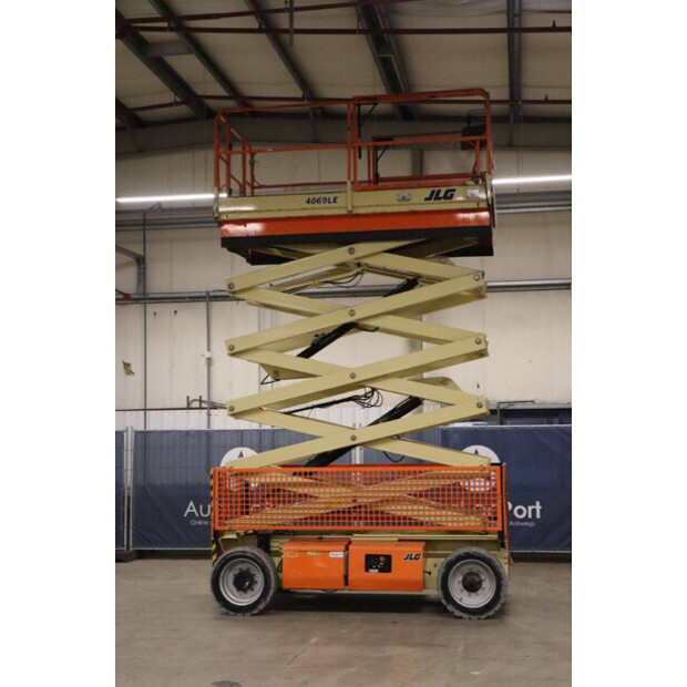 2017 جيه ال جي 4069LE-43758885