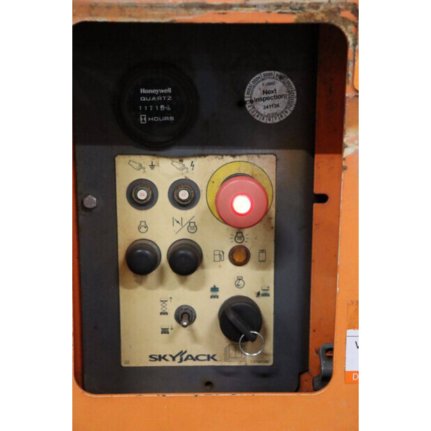 2015 SkyJack SJ6826RT-43758954