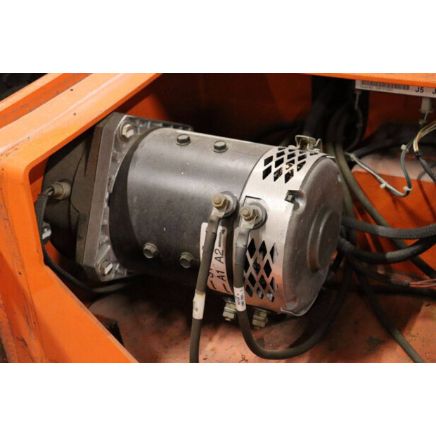 2006 جيه ال جي E300AJP-43759175