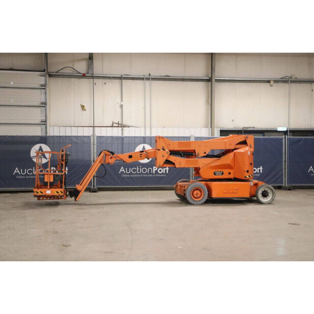 2011 JLG E400AJPN-43759446