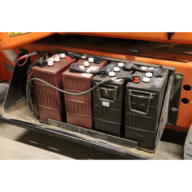 2011 JLG E400AJPN-43759477