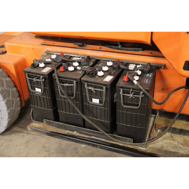 2011 JLG E400AJPN-43759480